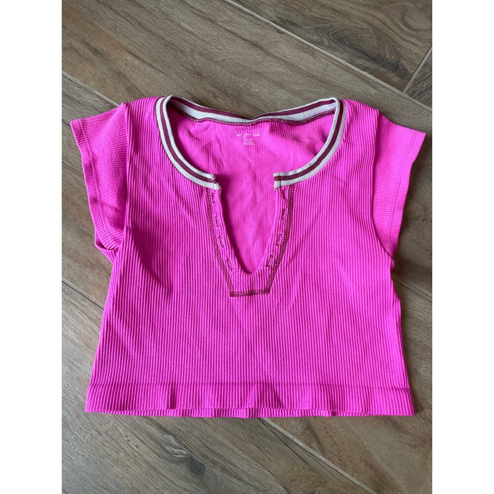 Out from Under Top in pink size M/L.